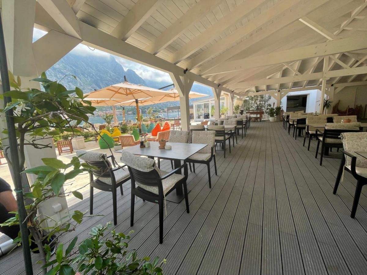 Montebay Perla Hotel Prcanj Exterior photo