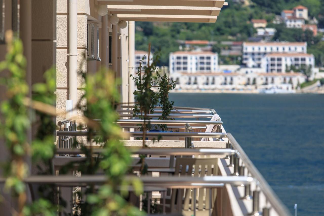 Montebay Perla Hotel Prcanj Exterior photo